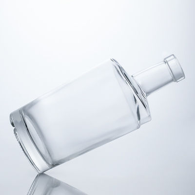 Runde Form Custom Design 750 ml klare leere Liquor Glasflasche für Rum Wodka Gin Whiskey