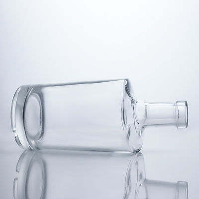 Runde Form Custom Design 750 ml klare leere Liquor Glasflasche für Rum Wodka Gin Whiskey