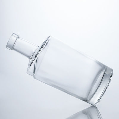 Runde Form Custom Design 750 ml klare leere Liquor Glasflasche für Rum Wodka Gin Whiskey