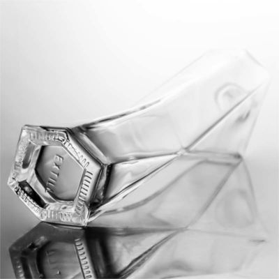 750 ml benutzerdefiniertes Logo akzeptable klare gemahlene Glasflasche für Gin Whiskey Wodka Likör