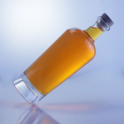 750 ml Glasflasche mit Korkkappe und individueller Kappe