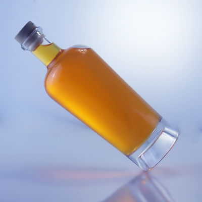 750 ml Glasflasche mit Korkkappe und individueller Kappe