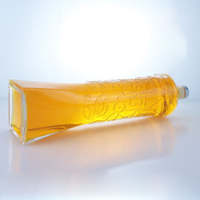 Industrielle Flasche aus Glas mit einzigartiger Form und geprägtem Super-Fliesenmaterial