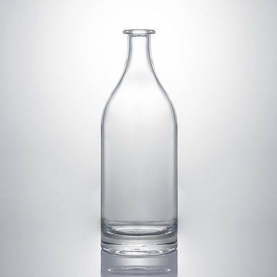 Durchsichtige Glasflasche mit geprägtem Körper und Korkkappe