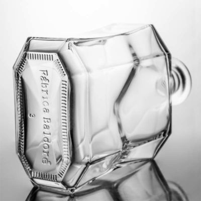 Durchsichtige oder individuell angepasste einzigartige Polygon Glas Flasche für Whisky Gin Rum Wodka 1000ml