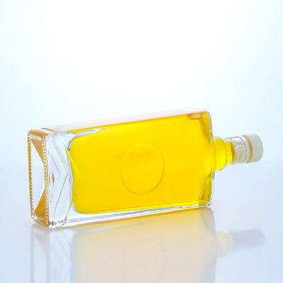 Industrielle Spirituosen Viereckglasflasche mit Guala-Kappe und anpassbarer Kapazität
