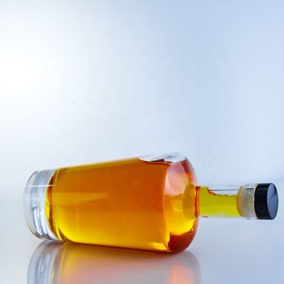Runde Form leere Glasflaschen mit Säure Etch Oberflächenbehandlung und Korkdichtung Typ