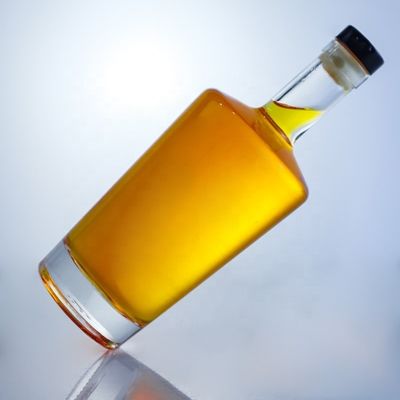 Runde Form leere Glasflaschen mit Säure Etch Oberflächenbehandlung und Korkdichtung Typ