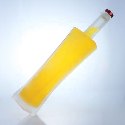 750 ml klare Wodka Whisky Glasflaschen mit Kork für Getränke Lagerung Kragen Material