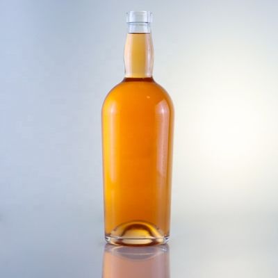 Einzigartiges Design 700 ml 750 ml Brandy Wodka Tequila Glasflasche mit Kork Customized Logo