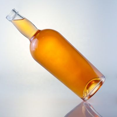 Einzigartiges Design 700 ml 750 ml Brandy Wodka Tequila Glasflasche mit Kork Customized Logo