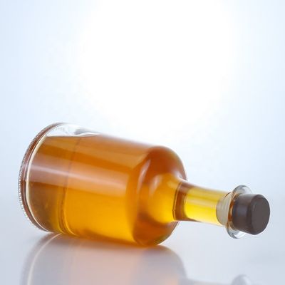 Oberflächenbehandlung Heißstempel Glasflasche mit Kork für Wodka Gin Rum Whisky