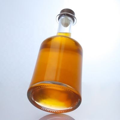 Oberflächenbehandlung Heißstempel Glasflasche mit Kork für Wodka Gin Rum Whisky