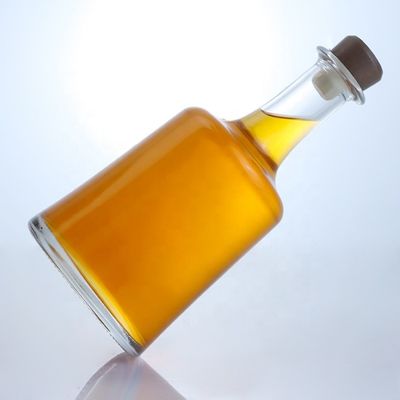 Oberflächenbehandlung Heißstempel Glasflasche mit Kork für Wodka Gin Rum Whisky