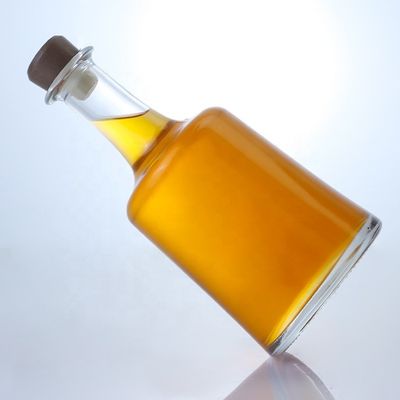 Oberflächenbehandlung Heißstempel Glasflasche mit Kork für Wodka Gin Rum Whisky