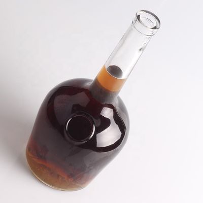 Maßgeschneiderte Flaschen mit langem Hals und dickem Boden aus Flintglas für Wodka Gin Rum Champagner