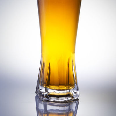 Custom 750 ml Glasflasche Gewicht Basismaterial Glas 500 ml Glas Alkoholflasche für Whisky