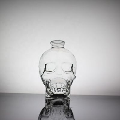 Exquisite Frost Glas Schädel Gesichtsflasche für Liquor Decal Oberflächenbehandlung