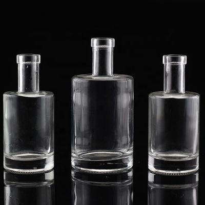 Glas-Basismaterial Wodka Alkohol Glasflasche unterschiedliche Größen für Destillerien
