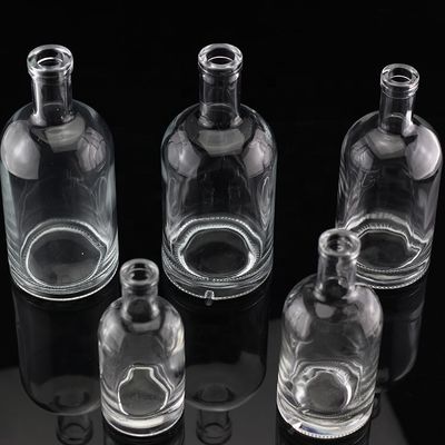 Glas-Basismaterial Wodka Alkohol Glasflasche unterschiedliche Größen für Destillerien