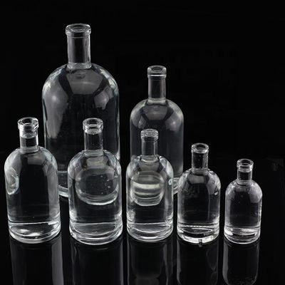 Glas-Basismaterial Wodka Alkohol Glasflasche unterschiedliche Größen für Destillerien